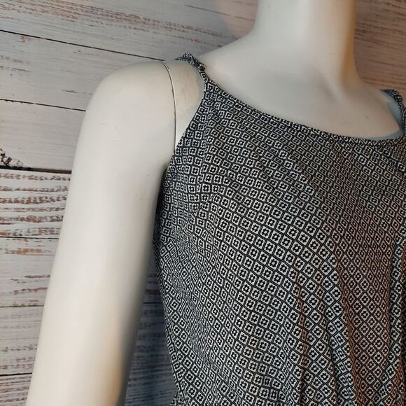 Old Navy Black And White Pattern Dress With Elastic Waist - Picture 6 of 9